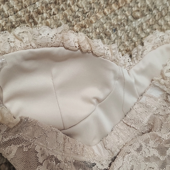 Nude Lace Bodysuit - Picture 2 of 3